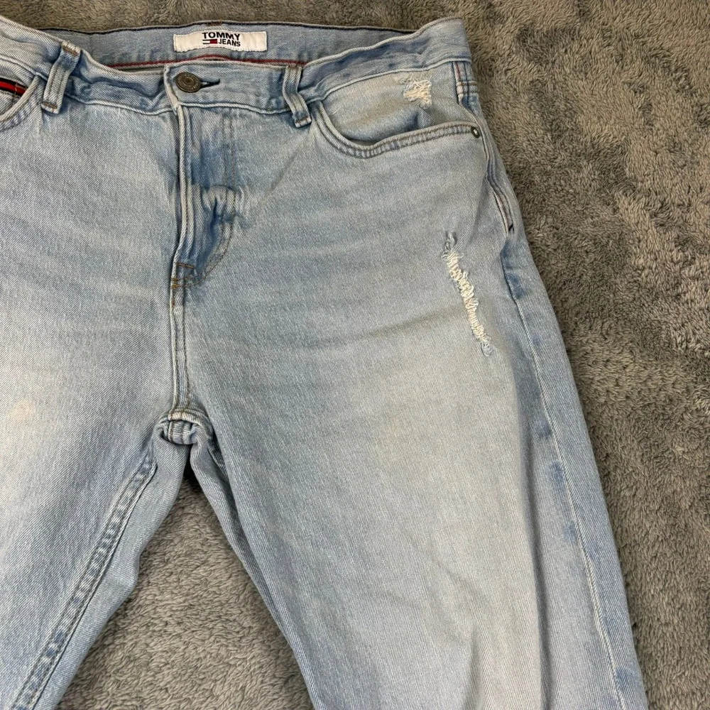 Tommy Jeans Mens Distressed Straight Leg Light Wash Denim Blue Ripped Pants